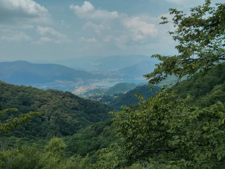 Veduta panoramica di Carenno dal Colle di Sogno verso Lecco